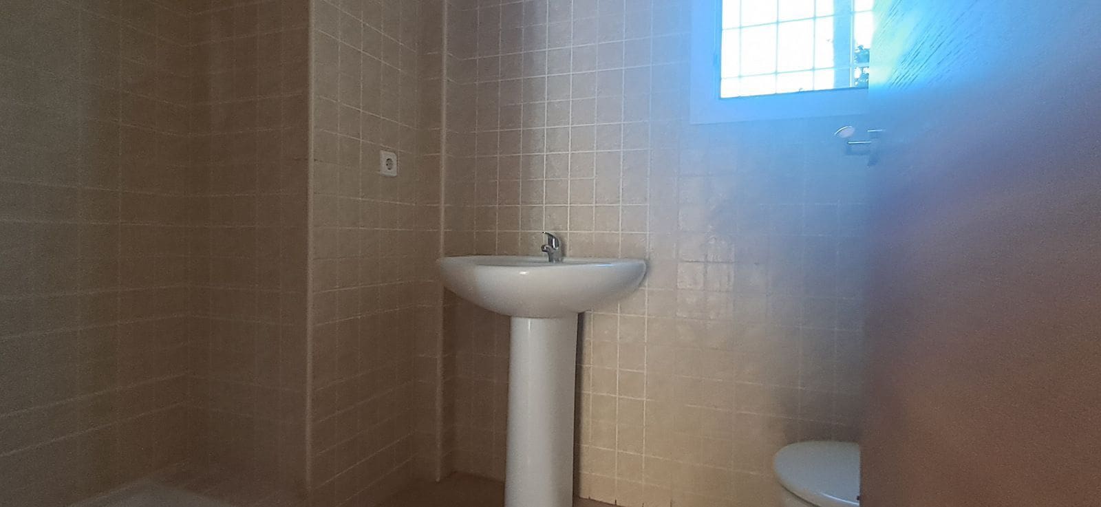 2 bedroom Apartment for sale in La Duquesa / Puerto de la Duquesa with pool - € 210,000 (Ref: 9611493)