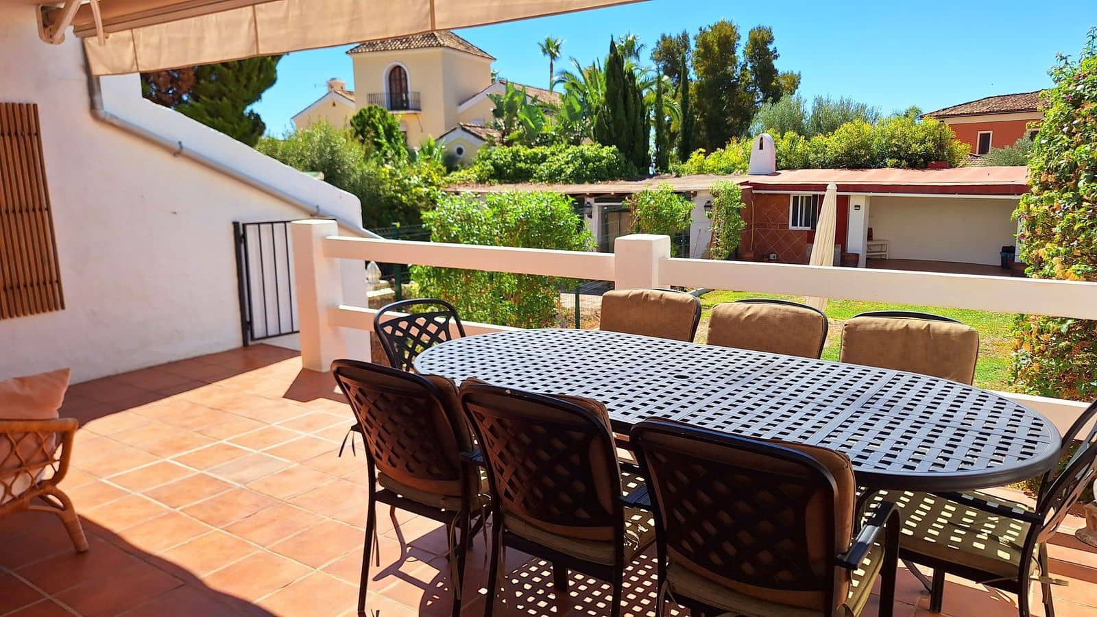 Casa de 3 habitaciones en La Duquesa / Puerto de la Duquesa en venta con piscina - 425.000 € (Ref: 9611502)