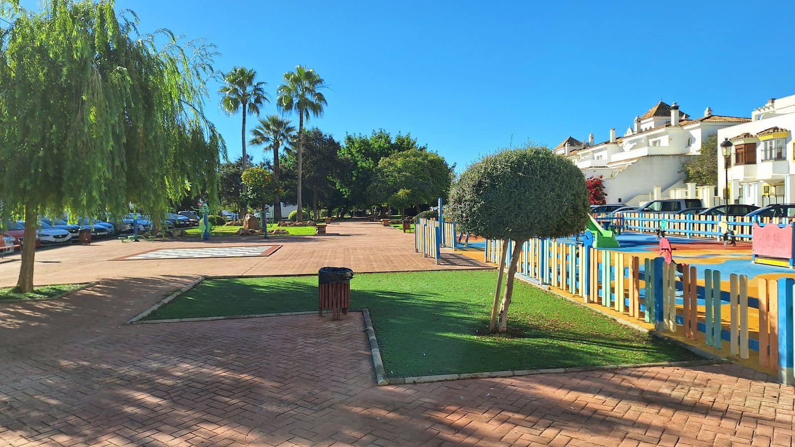 2 bedroom Apartment for sale in La Duquesa / Puerto de la Duquesa with pool garage - € 470,000 (Ref: 9611726)