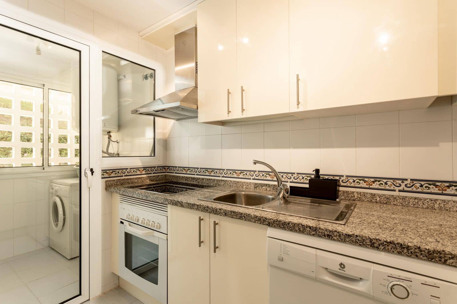 2 chambre Appartement à vendre à Manilva avec piscine - 274 900 € (Ref: 9611828)