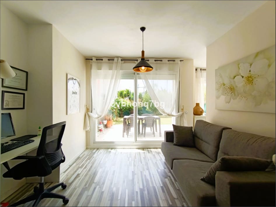 Apartamento de 2 habitaciones en La Duquesa / Puerto de la Duquesa en venta con piscina garaje - 315.000 € (Ref: 9616780)