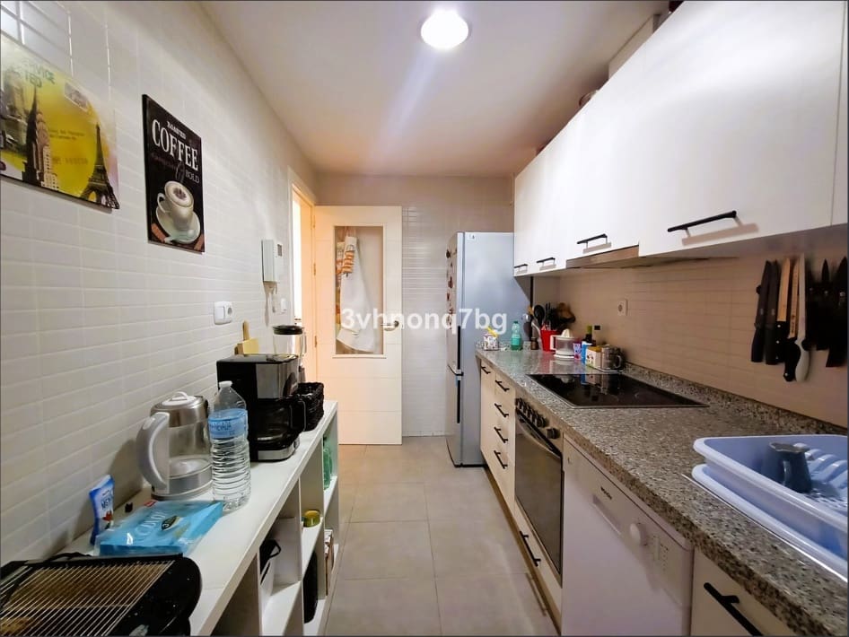 Apartamento de 2 habitaciones en La Duquesa / Puerto de la Duquesa en venta con piscina garaje - 315.000 € (Ref: 9616780)