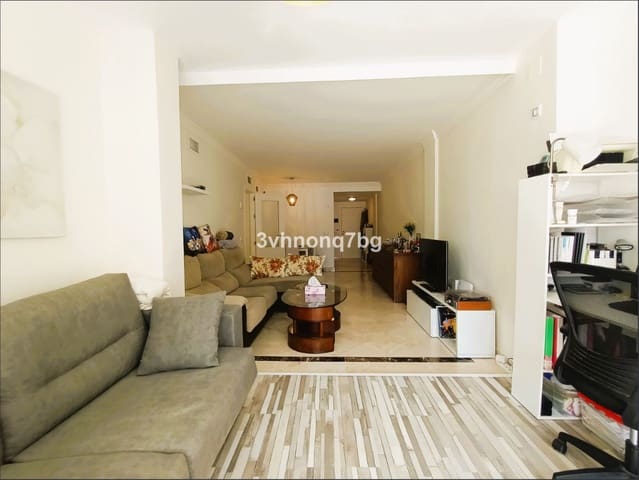 Apartamento de 2 habitaciones en La Duquesa / Puerto de la Duquesa, Manilva en venta con piscina garaje - 315.000 € (Ref: 9616780)