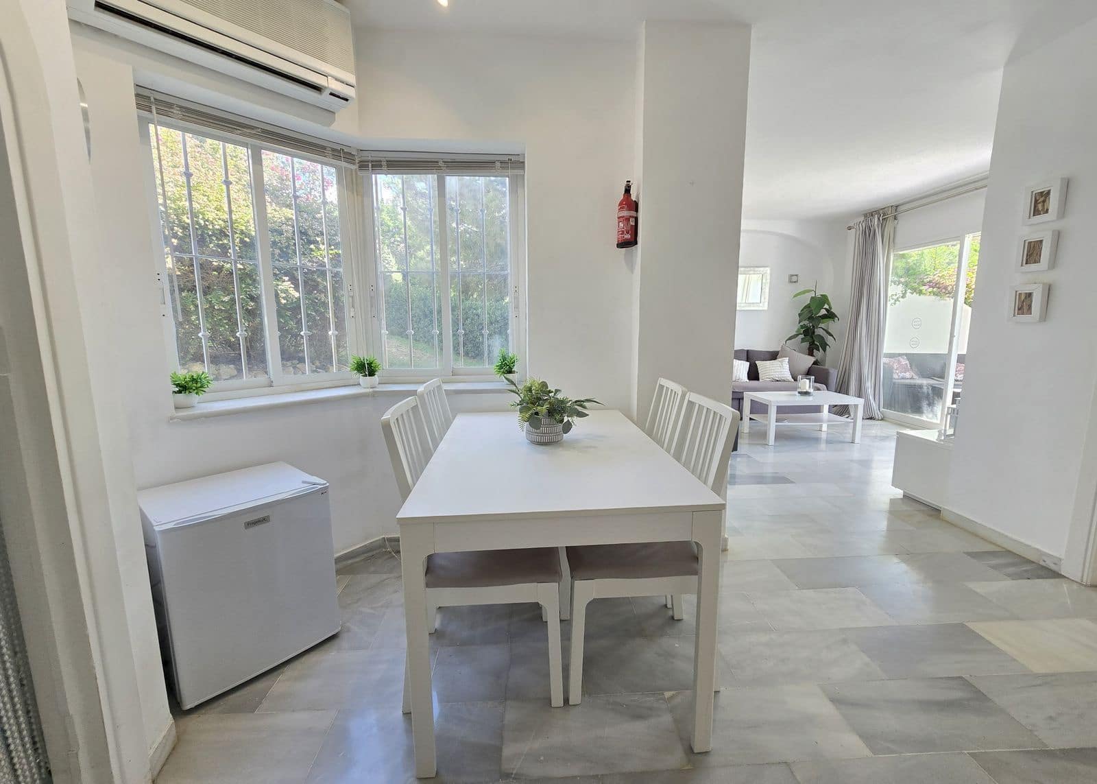 2 bedroom Apartment for sale in Calahonda with pool - € 275,000 (Ref: 9616784)