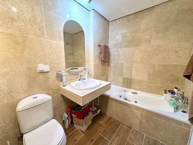 2 bedroom Apartment for sale in La Duquesa / Puerto de la Duquesa, Manilva with pool - € 369,000 (Ref: 9619693)