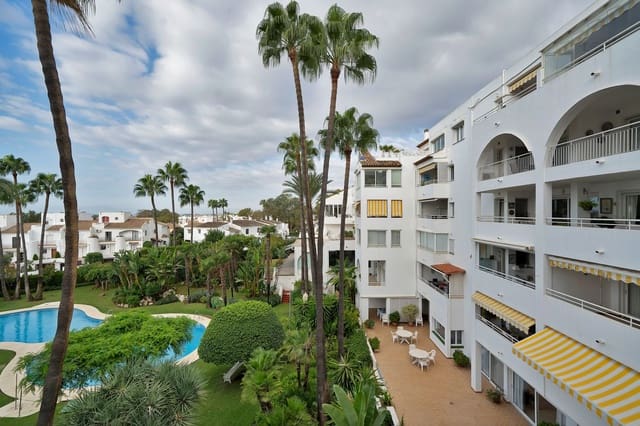 2 bedroom Apartment for sale in Estepona with pool - € 385,000 (Ref: 9619706)