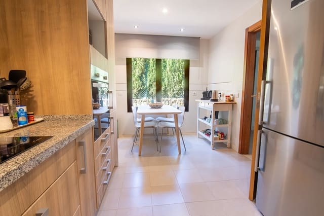 3 bedroom Townhouse for sale in Estepona with pool garage - € 470,000 (Ref: 9619711)