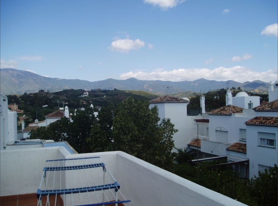 5 bedroom Townhouse for sale in Estepona with pool - € 435,000 (Ref: 9621940)