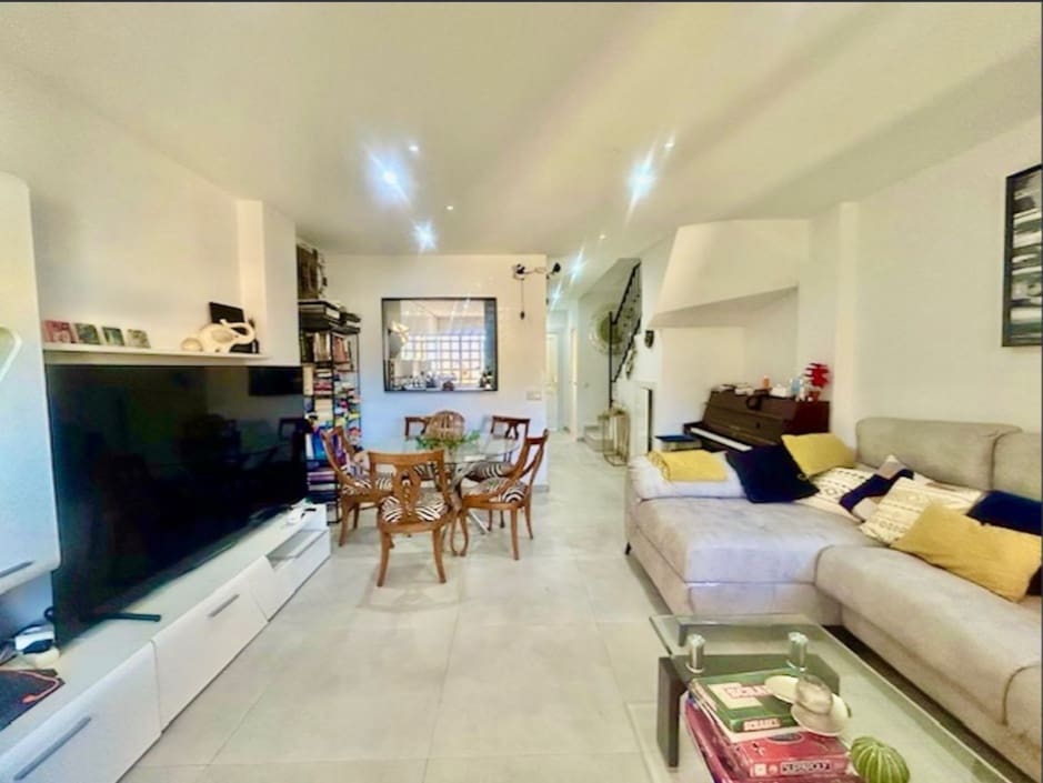 3 bedroom Townhouse for sale in Estepona with pool - € 348,000 (Ref: 9621976)
