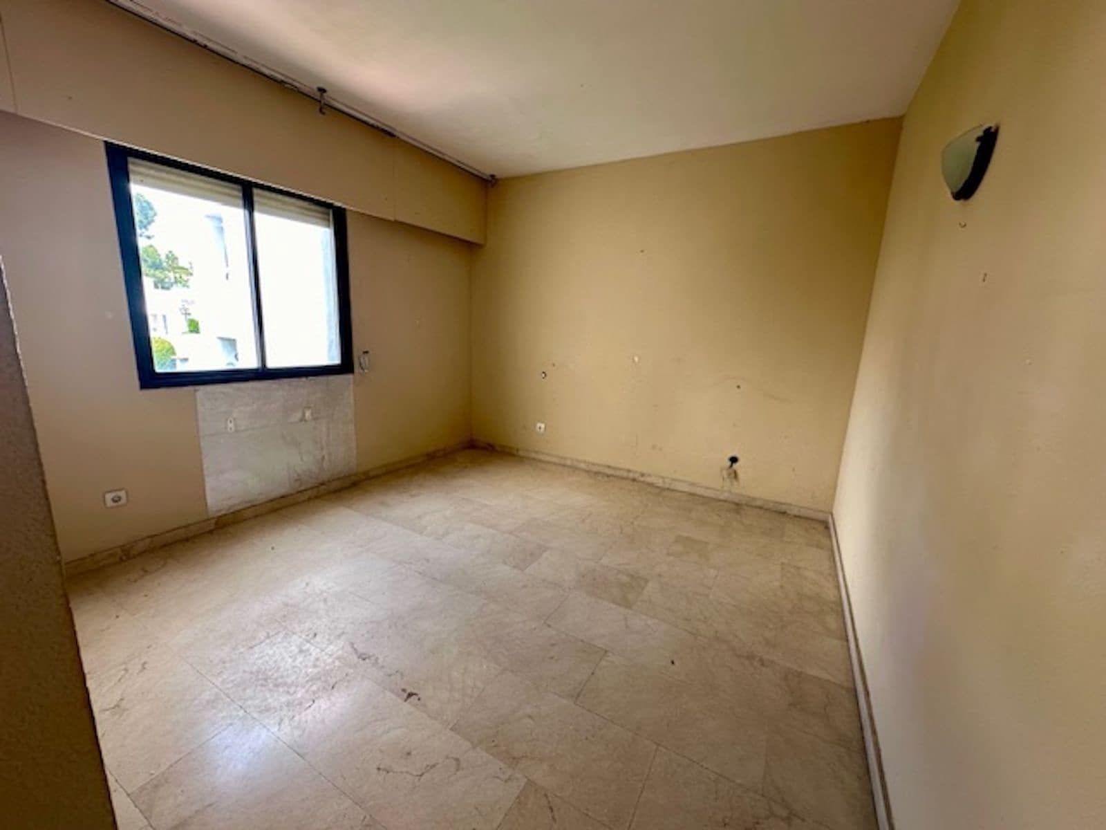 2 sovrum Lägenhet till salu i Estepona med pool garage - 325 000 € (Ref: 9621992)