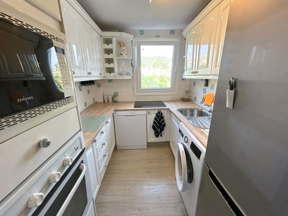 2 makuuhuone Kattohuoneisto myytävänä paikassa La Duquesa / Puerto de la Duquesa - 330 000 € (Ref: 9622498)