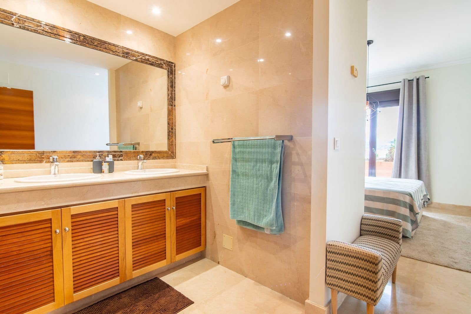 3 sypialnia Dom na sprzedaż w Estepona z basenem garażem - 470 000 € (Ref: 9622573)