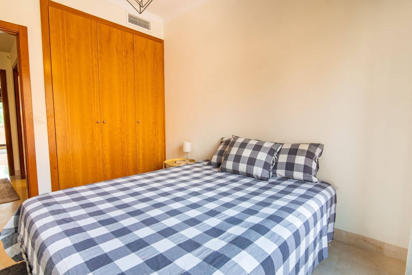 3 sypialnia Dom na sprzedaż w Estepona z basenem garażem - 470 000 € (Ref: 9622573)