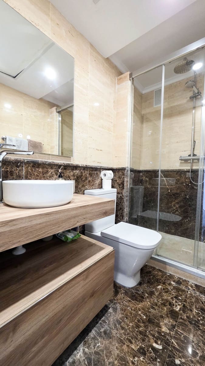 2 soverom Leilighet til salgs i La Duquesa / Puerto de la Duquesa med garasje - € 395 000 (Ref: 9627609)