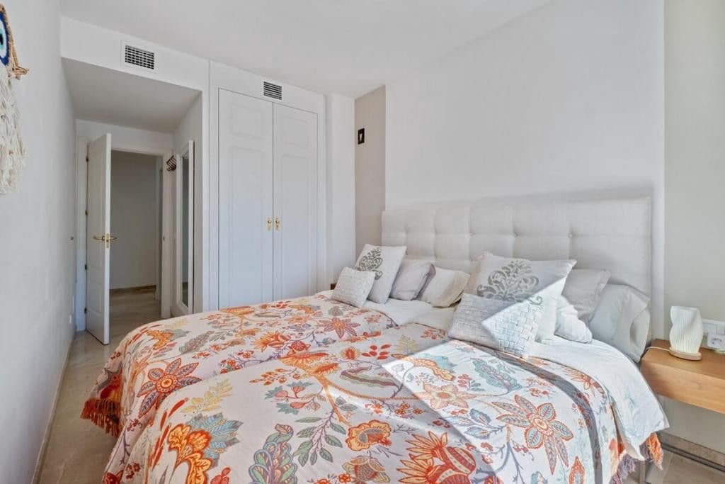 2 makuuhuone Huoneisto myytävänä paikassa La Duquesa / Puerto de la Duquesa mukana uima-altaan - 430 000 € (Ref: 9627914)