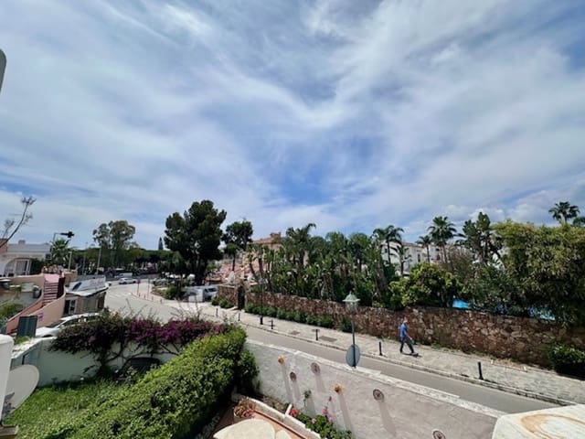 2 slaapkamer Appartement te koop in Estepona met zwembad garage - € 325.000 (Ref: 9627945)