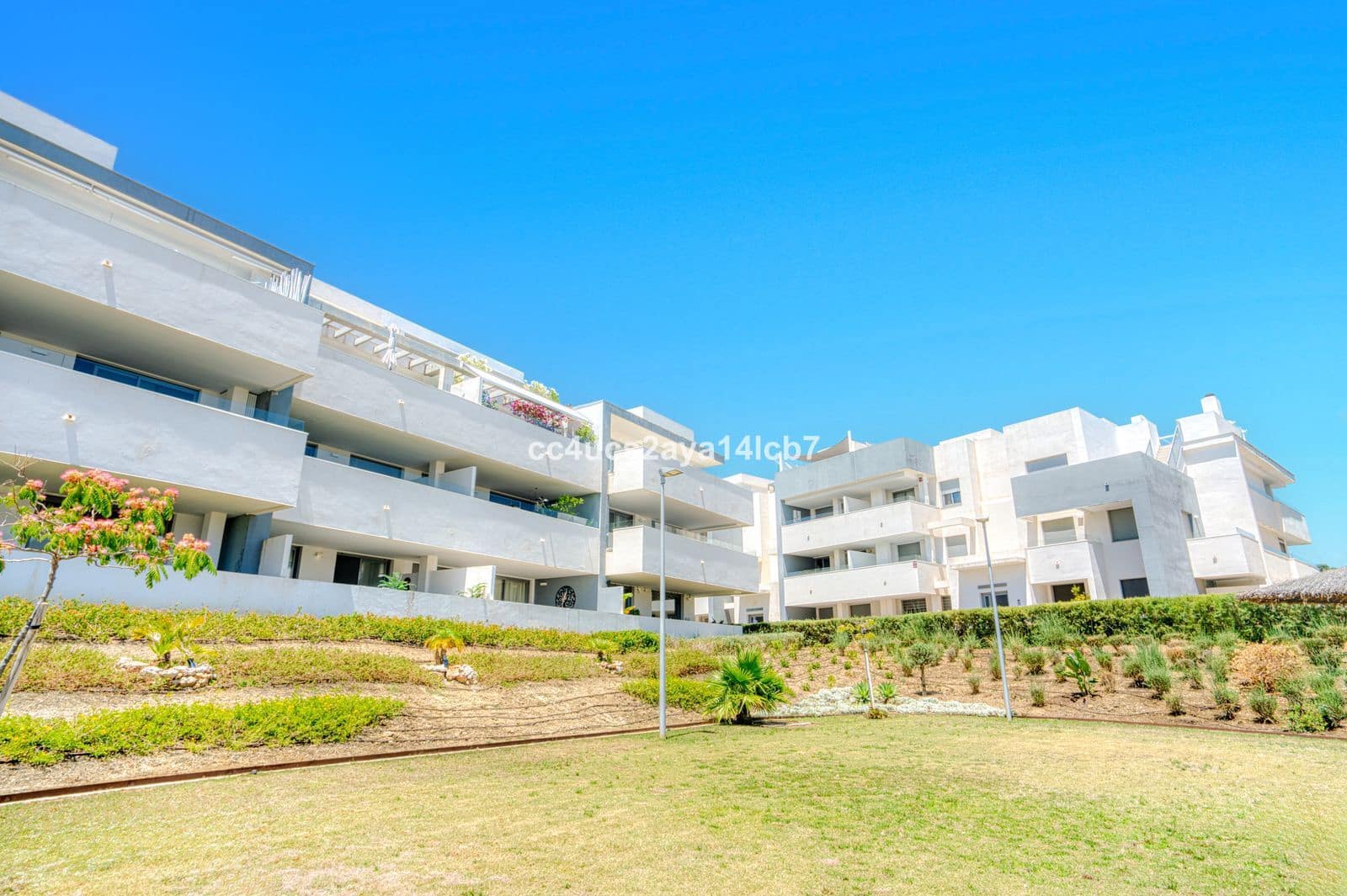 2 quarto Apartamento para venda em Estepona com piscina - 385 000 € (Ref: 9630377)