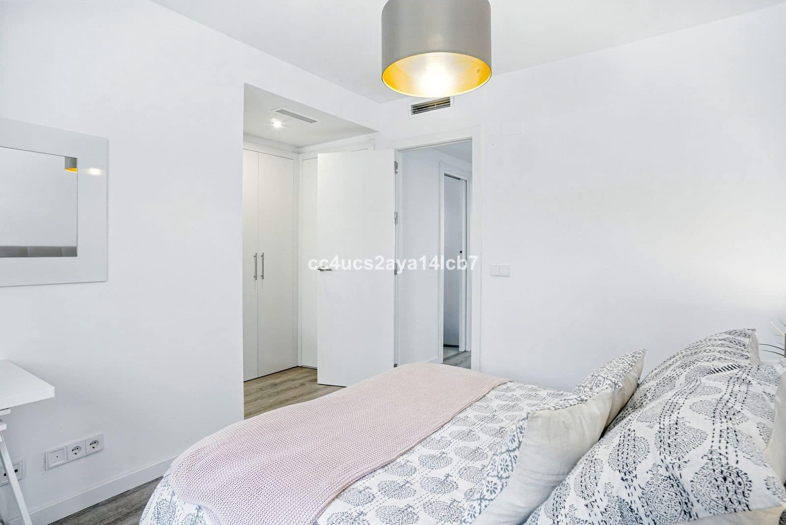 2 quarto Apartamento para venda em Estepona com piscina - 385 000 € (Ref: 9630377)