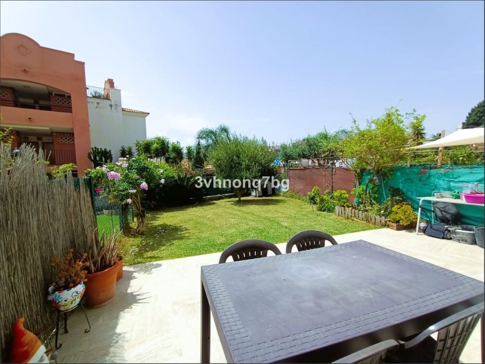 Apartamento de 2 habitaciones en La Duquesa / Puerto de la Duquesa en venta con piscina garaje - 315.000 € (Ref: 9630382)