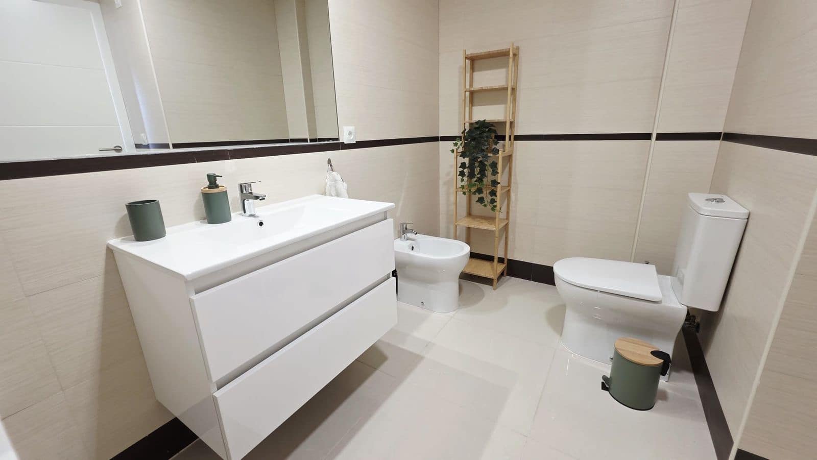 Apartamento de 2 habitaciones en Estepona en venta con piscina - 430.000 € (Ref: 9630391)