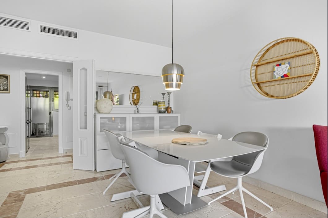 2 sovrum Lägenhet till salu i Estepona med pool - 450 000 € (Ref: 9630441)