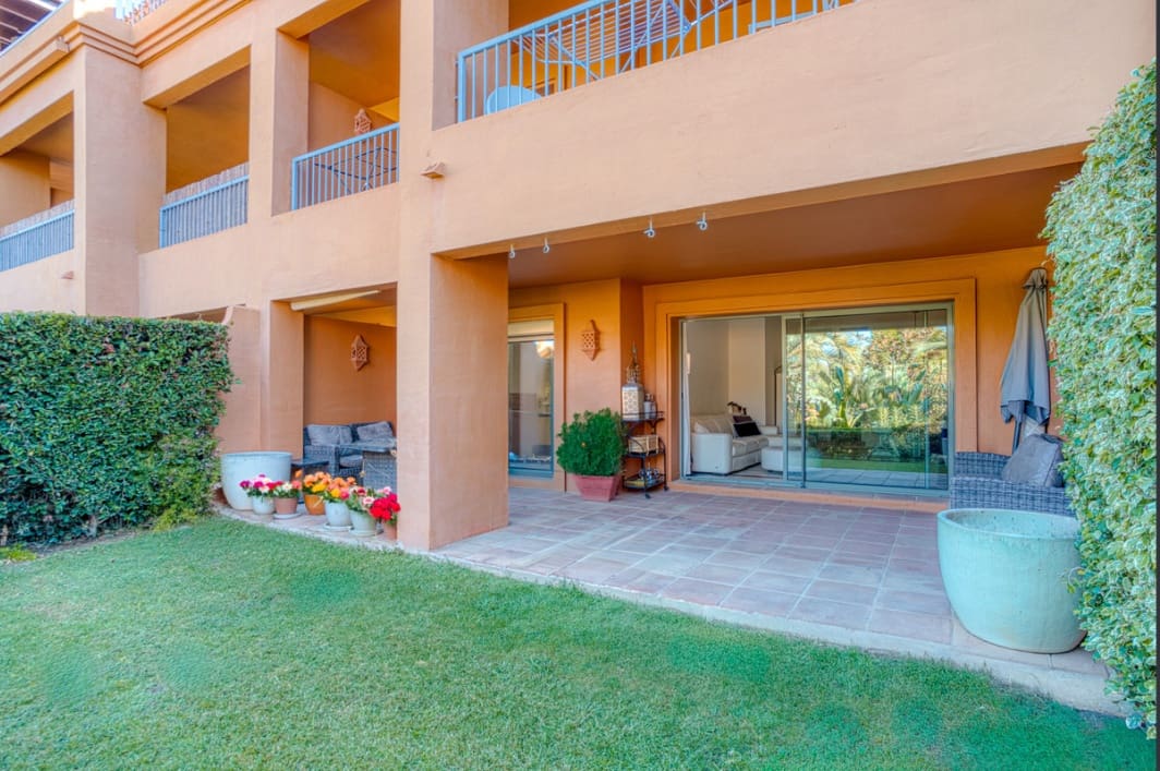 2 sovrum Lägenhet till salu i Estepona med pool - 450 000 € (Ref: 9630441)