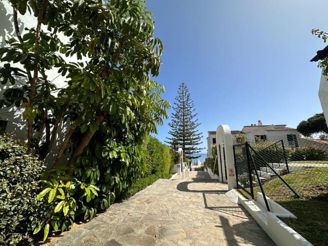 4 bedroom Apartment for sale in Calahonda, Mijas with pool - € 380,000 (Ref: 9630458)