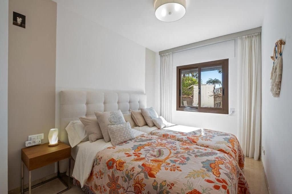 2 makuuhuone Huoneisto myytävänä paikassa La Duquesa / Puerto de la Duquesa mukana uima-altaan - 430 000 € (Ref: 9630469)