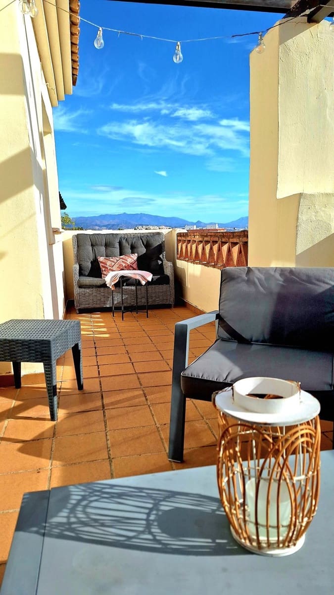 2 slaapkamer Penthouse te koop in La Duquesa / Puerto de la Duquesa met zwembad - € 295.000 (Ref: 9630470)