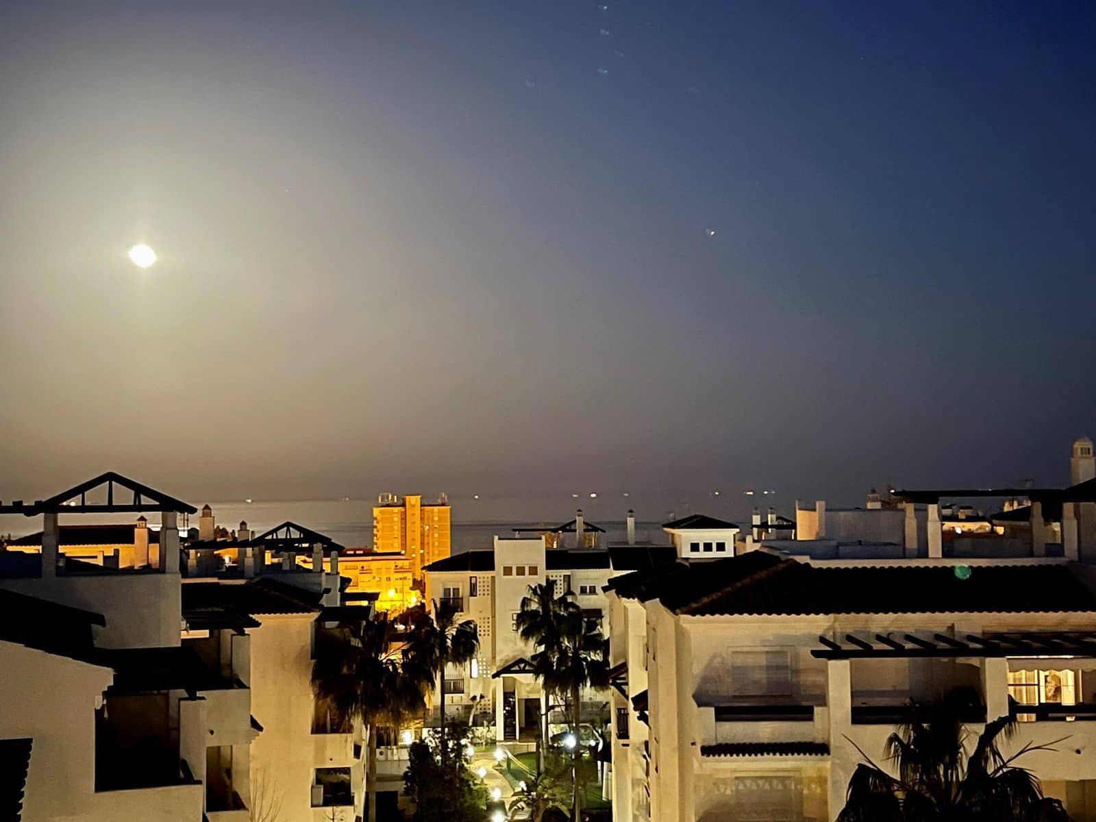 2 slaapkamer Penthouse te koop in La Duquesa / Puerto de la Duquesa met zwembad - € 295.000 (Ref: 9630470)