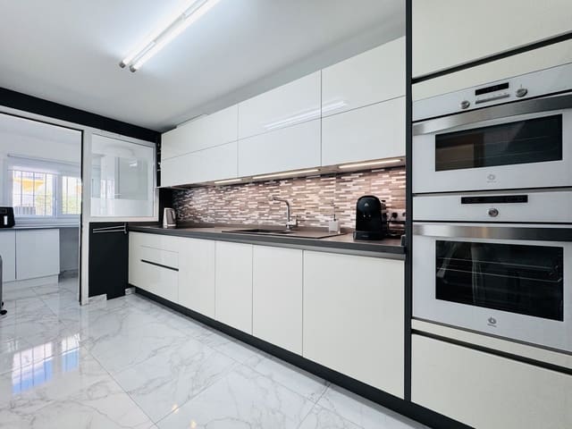 Casa de 3 habitaciones en Casares en venta con piscina - 450.000 € (Ref: 9630476)