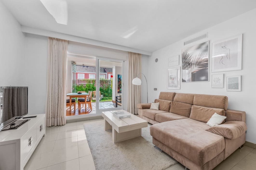 2 makuuhuone Huoneisto myytävänä paikassa Estepona mukana uima-altaan 
autotalli - 399 000 € (Ref: 9634610)