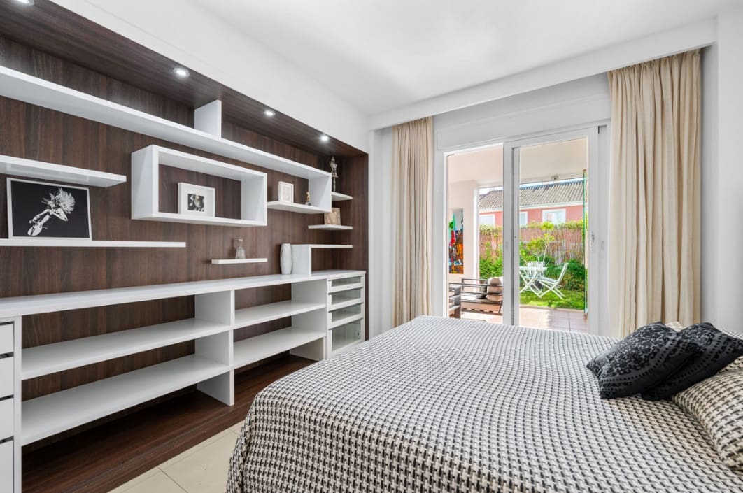 2 makuuhuone Huoneisto myytävänä paikassa Estepona mukana uima-altaan 
autotalli - 399 000 € (Ref: 9634610)