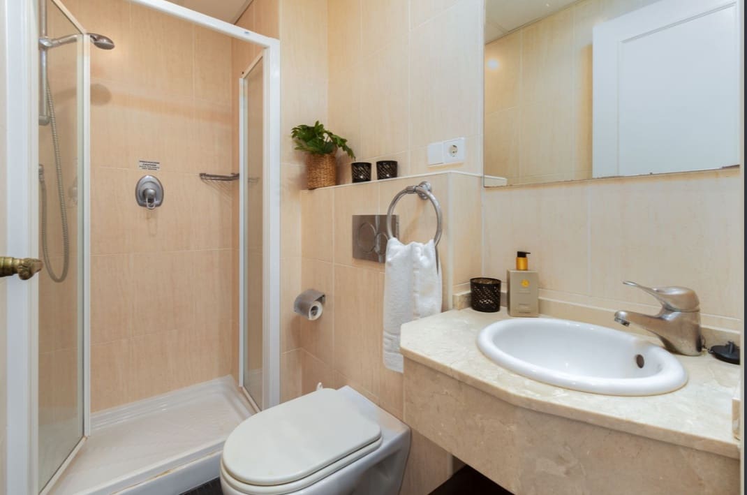 2 Zimmer Penthouse zu verkaufen in Riviera del Sol mit Pool - 299.000 € (Ref: 9634649)