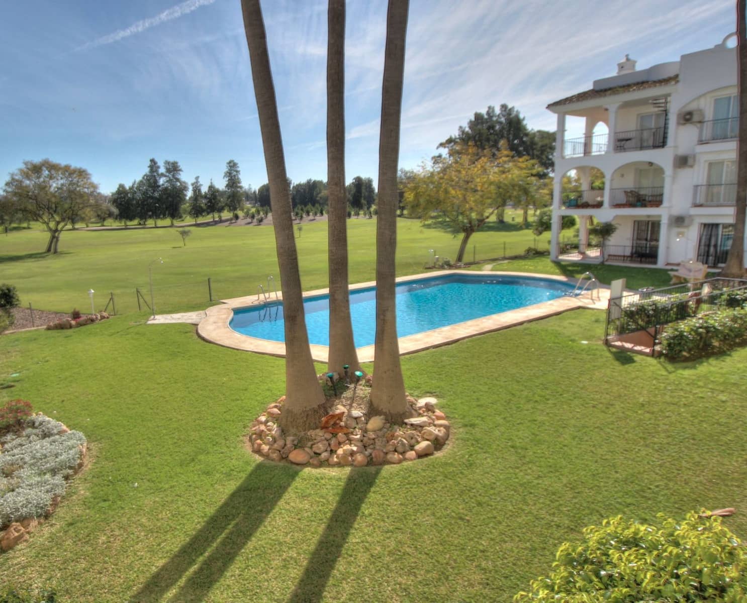Apartamento de 2 habitaciones en Mijas Golf en venta con piscina garaje - 295.000 € (Ref: 9637869)