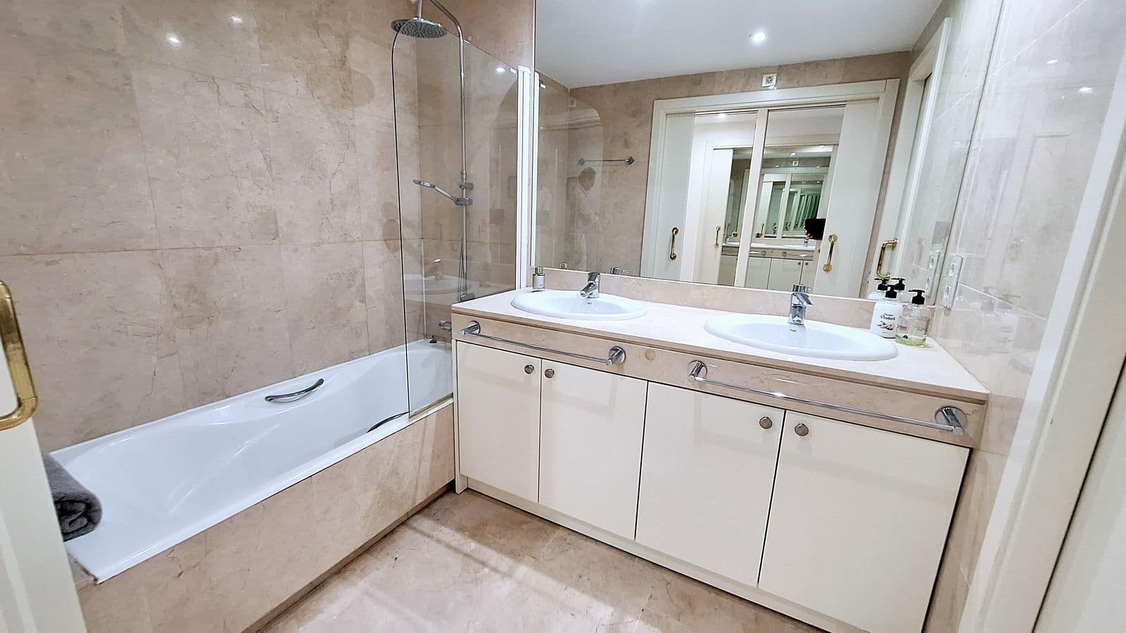 2 chambre Appartement à vendre à La Duquesa / Puerto de la Duquesa avec piscine - 484 000 € (Ref: 9637875)