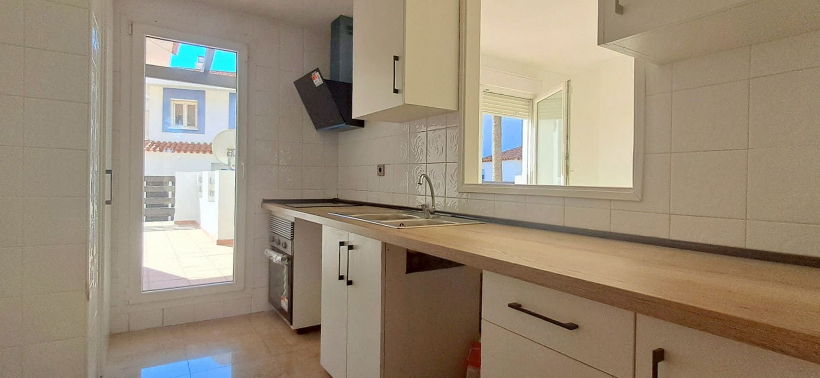 2 chambre Appartement à vendre à La Duquesa / Puerto de la Duquesa avec piscine - 210 000 € (Ref: 9637964)
