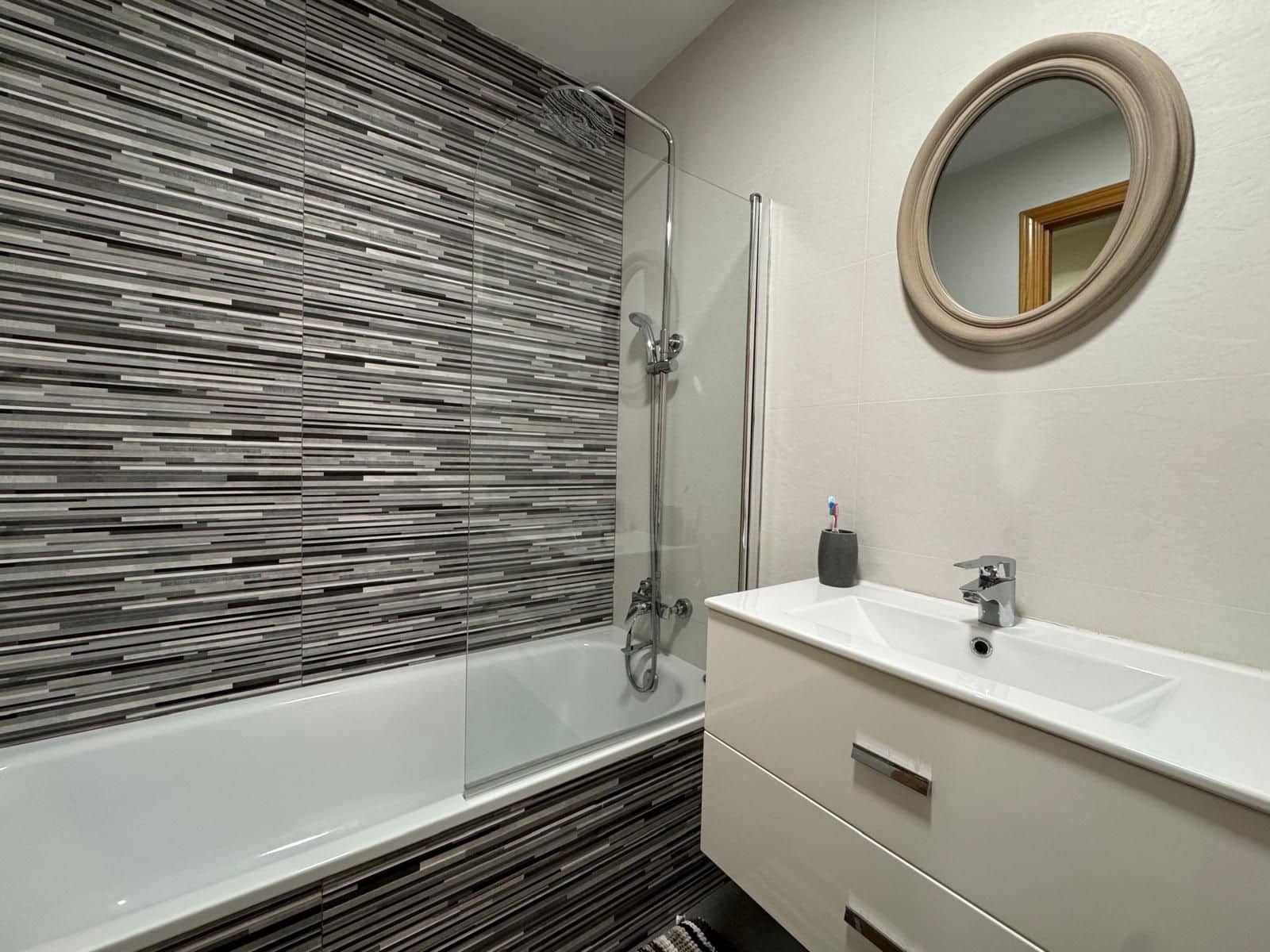 3 slaapkamer Penthouse te koop in Manilva met zwembad - € 365.000 (Ref: 9637974)