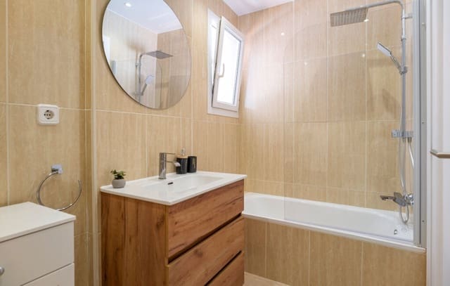 2 slaapkamer Appartement te koop in Manilva met zwembad - € 324.000 (Ref: 9637978)