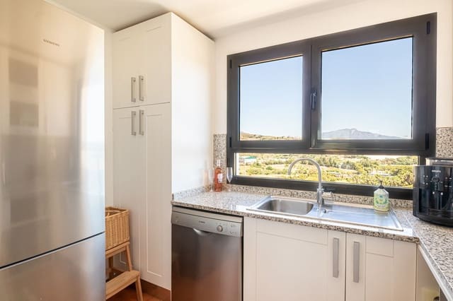 Ático de 2 habitaciones en Estepona en venta con piscina garaje - 470.000 € (Ref: 9637993)