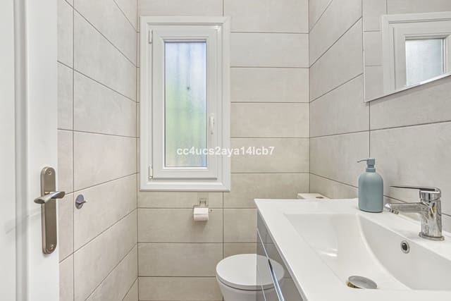 3 makuuhuone Omakotitalo myytävänä paikassa Calahonda, Mijas mukana uima-altaan - 495 000 € (Ref: 9638013)