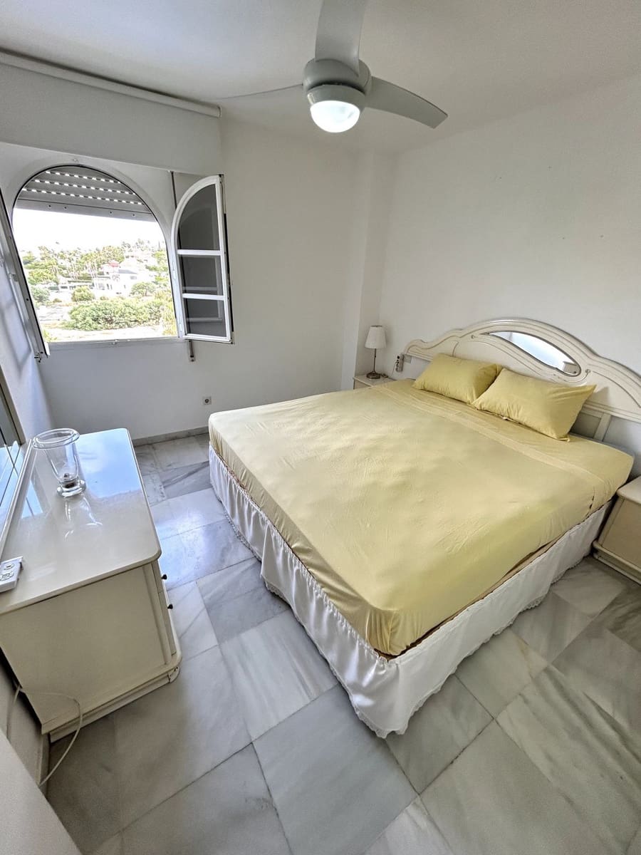 Ático de 3 habitaciones en Estepona en venta con piscina garaje - 650.000 € (Ref: 9639442)