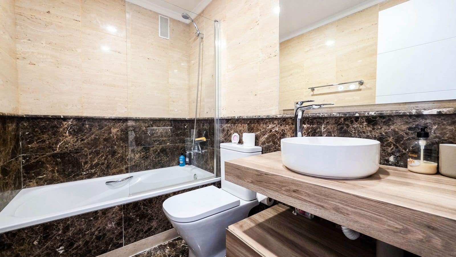 Apartamento de 2 habitaciones en La Duquesa / Puerto de la Duquesa en venta con garaje - 395.000 € (Ref: 9639456)