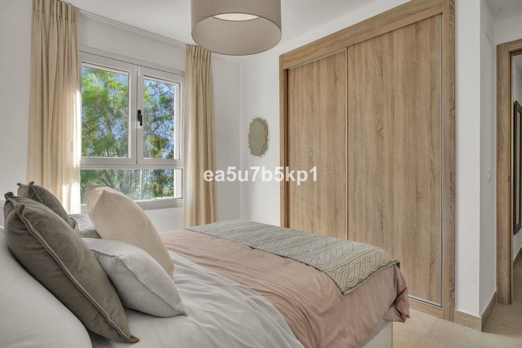 Ático de 2 habitaciones en Estepona en venta - 475.000 € (Ref: 9639513)