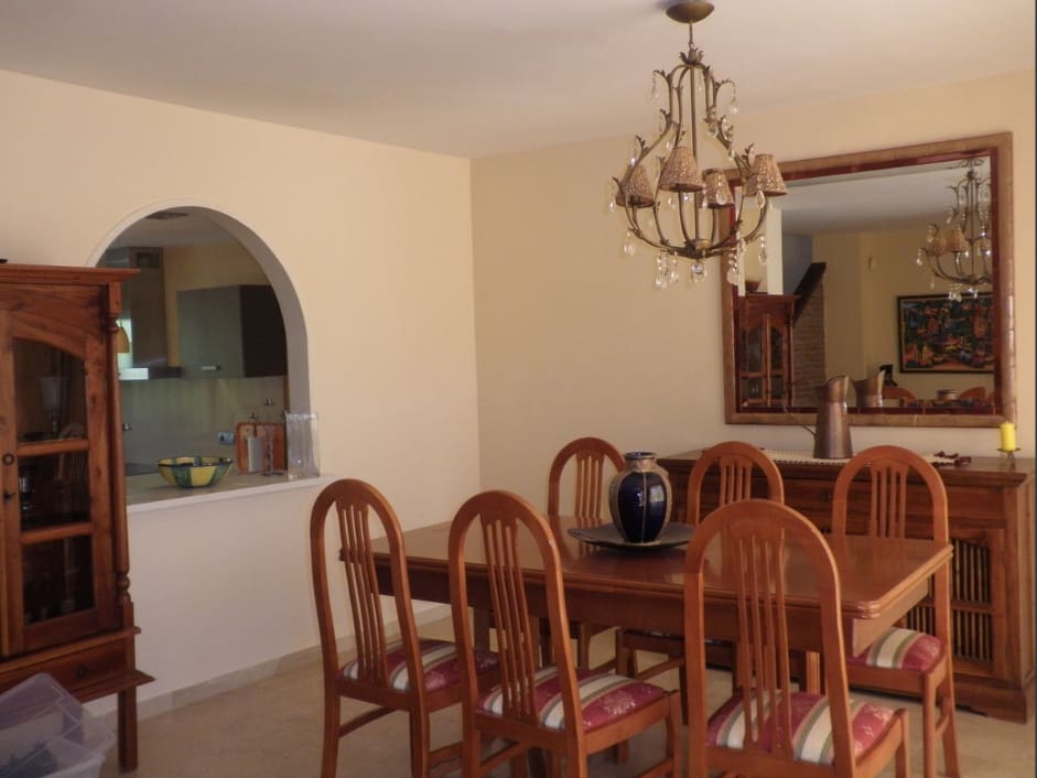 5 makuuhuone Omakotitalo myytävänä paikassa Estepona mukana uima-altaan - 435 000 € (Ref: 9639619)