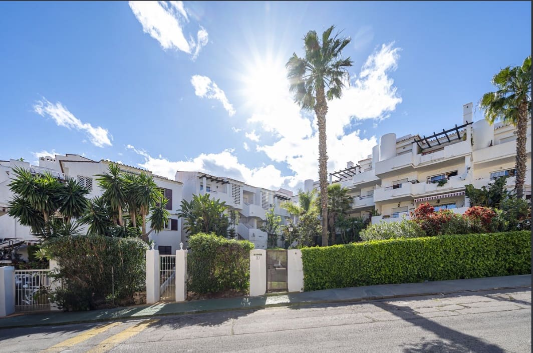 2 bedroom Apartment for sale in Bel-Air with pool garage - € 365,000 (Ref: 9640401)