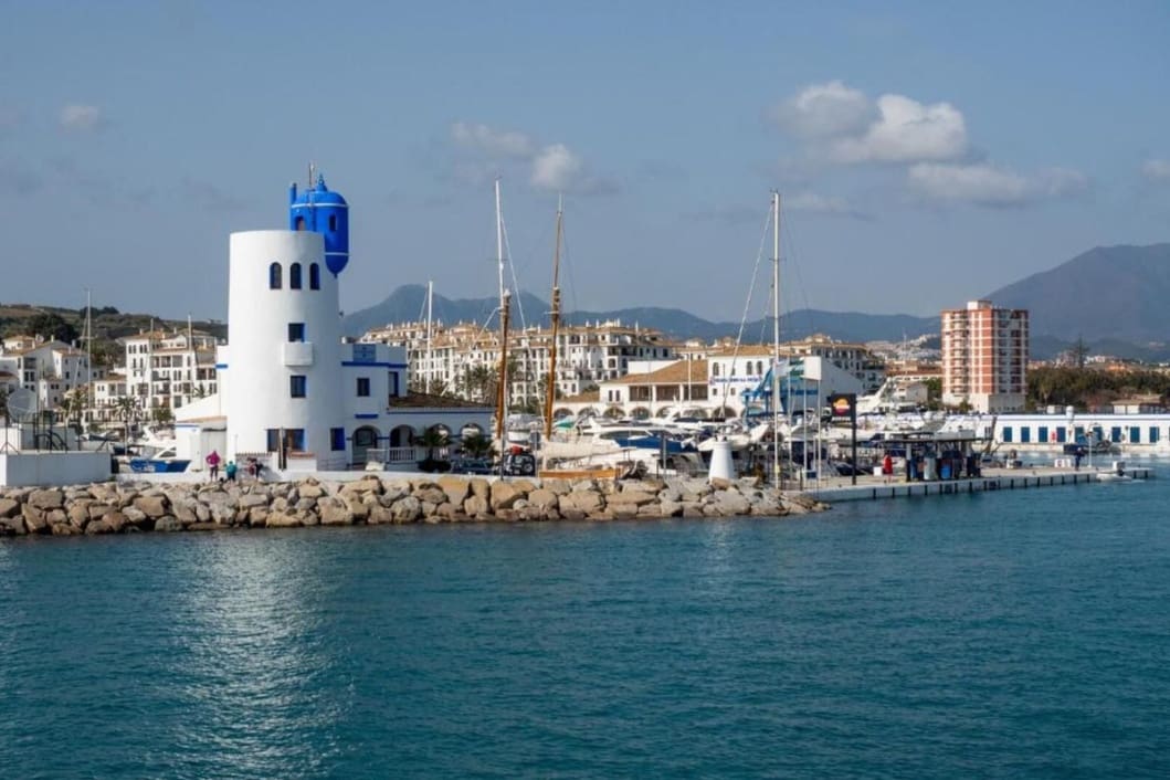 2 slaapkamer Appartement te koop in La Duquesa / Puerto de la Duquesa - € 285.000 (Ref: 9640411)