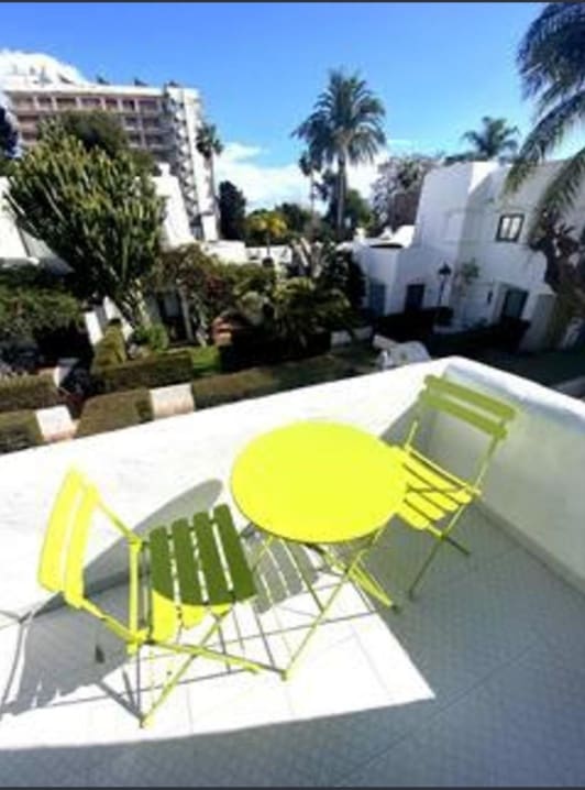 2 Zimmer Apartment zu verkaufen in Estepona mit Pool Garage - 500.000 € (Ref: 9640412)