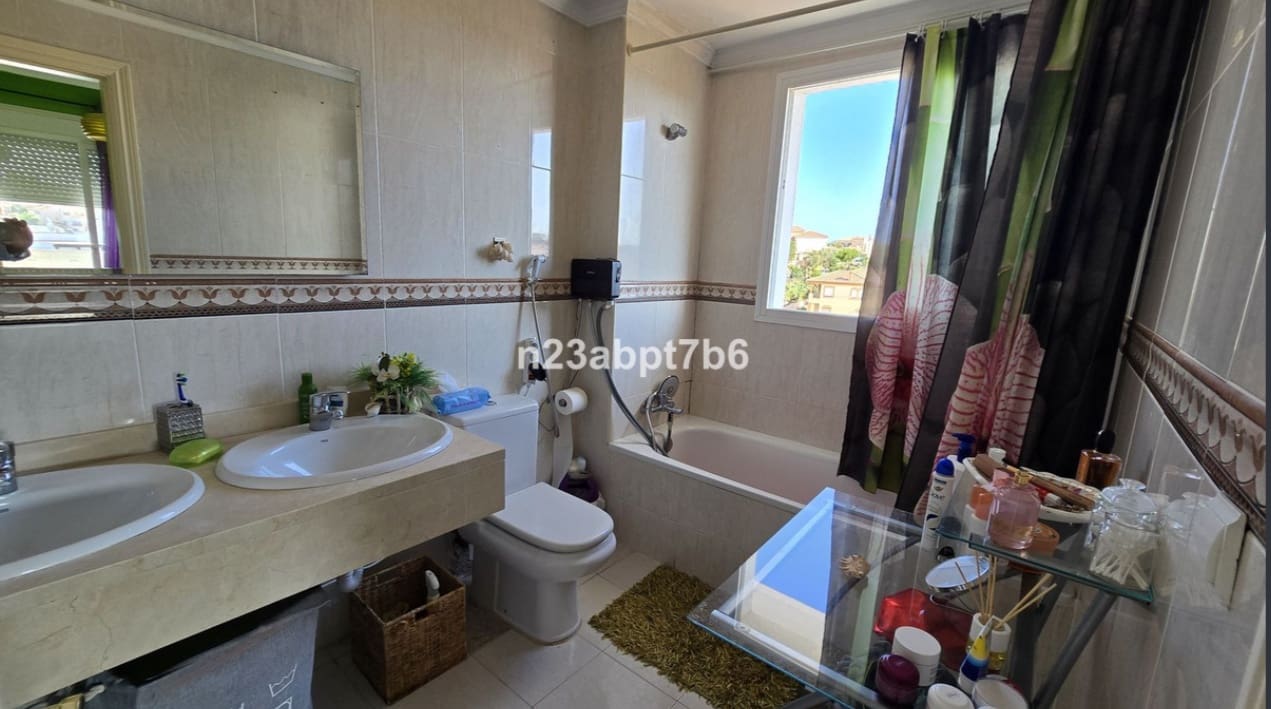 3 chambre Appartement à vendre à Riviera del Sol avec piscine garage - 332 000 € (Ref: 9640448)