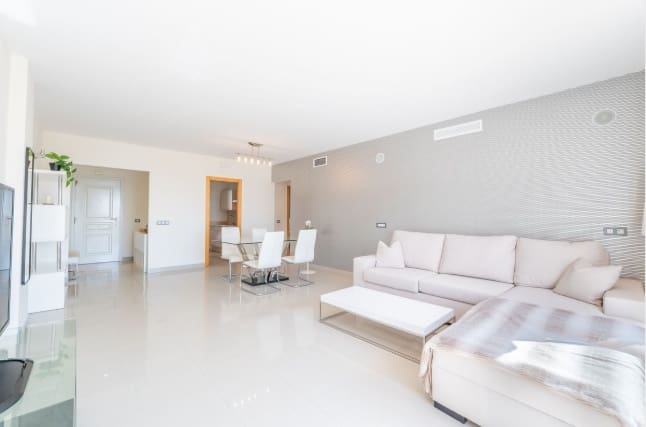 Ático de 2 habitaciones en Estepona en venta con piscina - 419.000 € (Ref: 9640475)